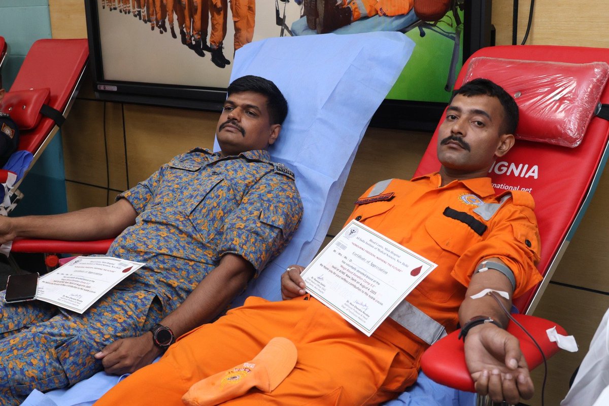 NDRF 🇮🇳 (@ndrfhq) on Twitter photo Mega Voluntary Blood Donation Camp 5.0 🩸
NDRF rescuers participated in the Mega Blood Donation Camp hosted by <a href="/aiims_newdelhi/">AIIMS, New Delhi 🇮🇳</a> to celebrate 78 years of Independence 🇮🇳
75 NDRF rescuers donated blood during this noble cause🩸
"Donate Blood, Save Life"
#SavingLivesAndBeyond 🇮🇳 Mega Voluntary Blood Donation Camp 5.0 🩸
NDRF rescuers participated in the Mega Blood Donation Camp hosted by <a href="/aiims_newdelhi/">AIIMS, New Delhi 🇮🇳</a> to celebrate 78 years of Independence 🇮🇳
75 NDRF rescuers donated blood during this noble cause🩸
"Donate Blood, Save Life"
#SavingLivesAndBeyond 🇮🇳