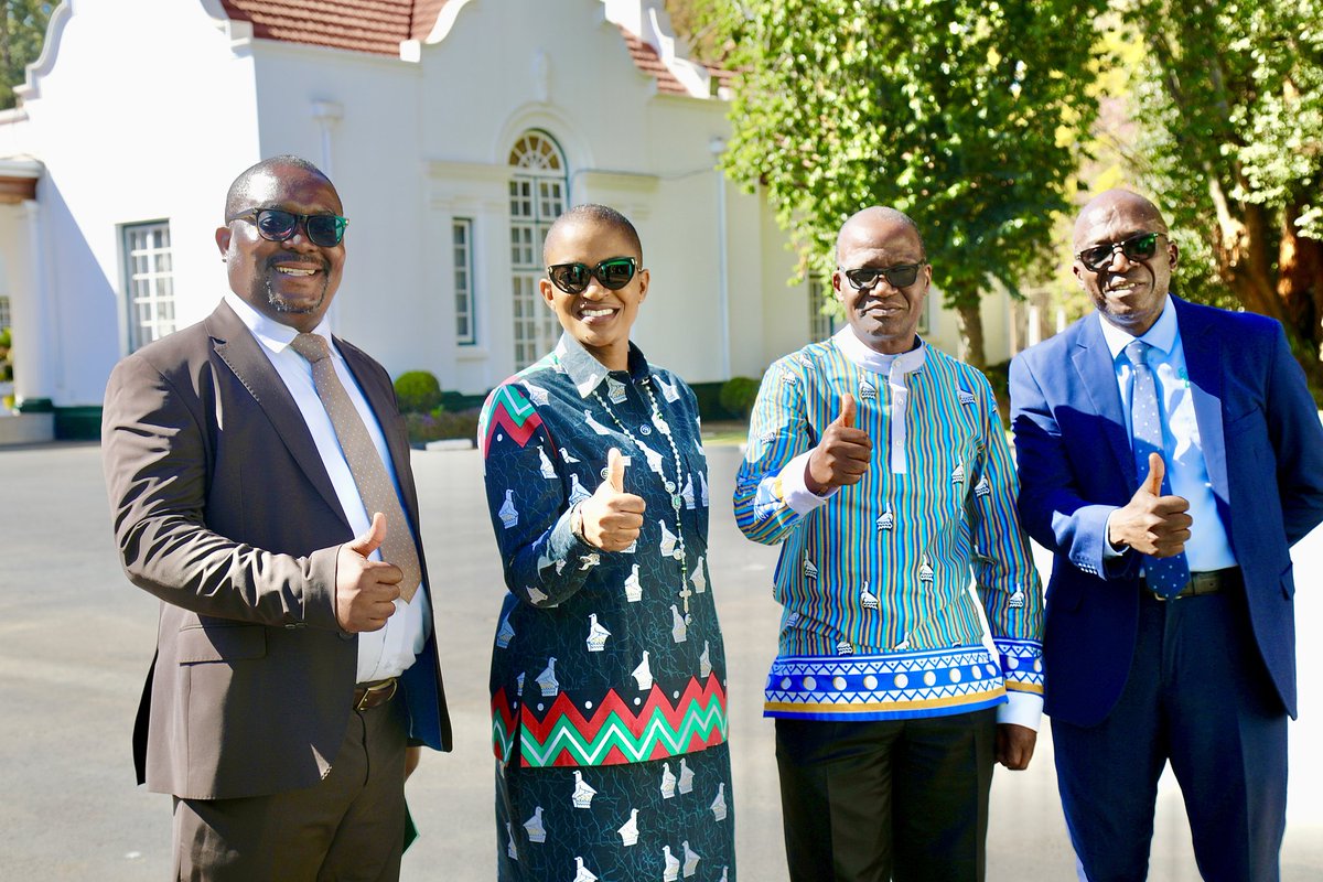 A distinguished delegation has arrived at State House and is being warmly received by the Ministry, led by the Minister of Tourism and Hospitality Industry, Hon B. Rwodzi. Among them are the Hon. Vice President of the Republic of Zimbabwe, Rtd Colonel K.C.D. Mohadi, ZANU PF