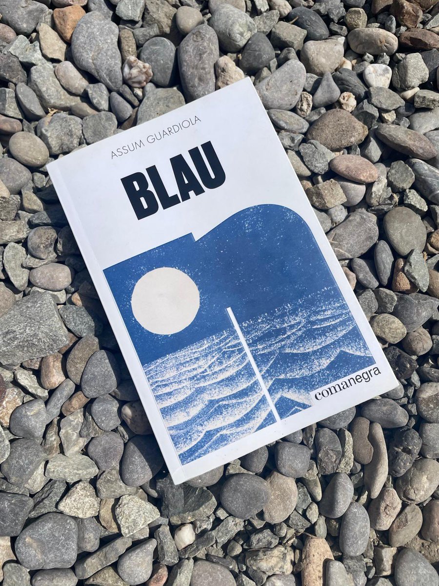 El que faltava (@uri_roger) on Twitter photo Llegir Blau d’Assum Guardiola, per <a href="/Comanegra/">Editorial Comanegra</a>, és entrar de ple en el laberint de les relacions d’amistat, de parella, entre persones que s’estimen i que s’han trobat per viure el que és bo i el no tan bo de la vida. Llegir Blau d’Assum Guardiola, per <a href="/Comanegra/">Editorial Comanegra</a>, és entrar de ple en el laberint de les relacions d’amistat, de parella, entre persones que s’estimen i que s’han trobat per viure el que és bo i el no tan bo de la vida.