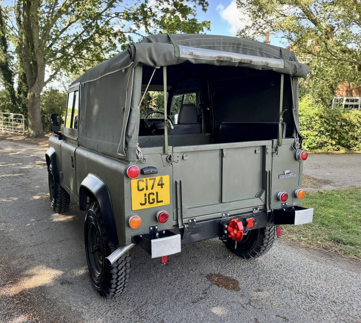 Another military 90 trundles out of John Brown HQ. And being 40 years old it will qualify for MOT and tax exemptions…..so you can own a coil sprung “modern” 90, have the roof off in summer, and still pay no road tax! It’s in lovely nick too, so hurry, as these don’t hang around.