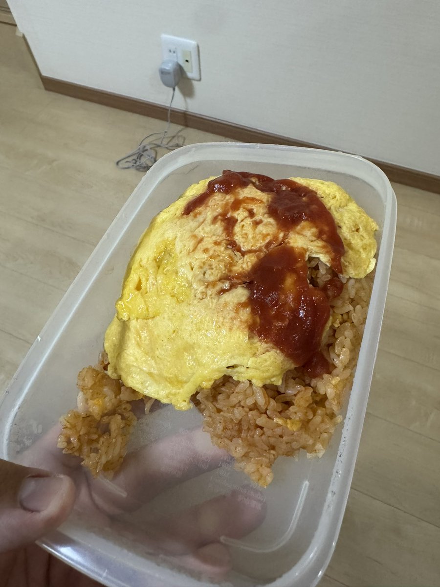 中華屋で働いているのに賄いがオムライスってマ？