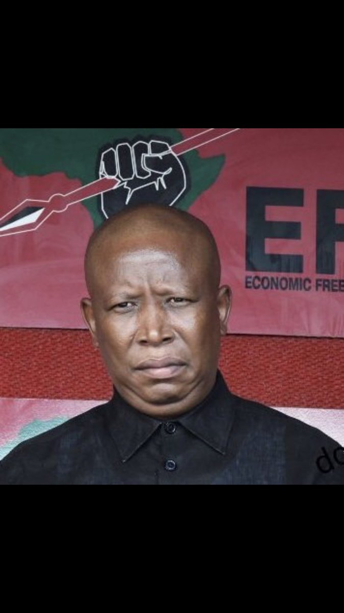 Please show me a picture of a Mamelodi Sundowns or Orlando Pirates player posted a Kaizer Chiefs player wearing a Chiefs jersey after having a good game , maybe am missing something 🤔