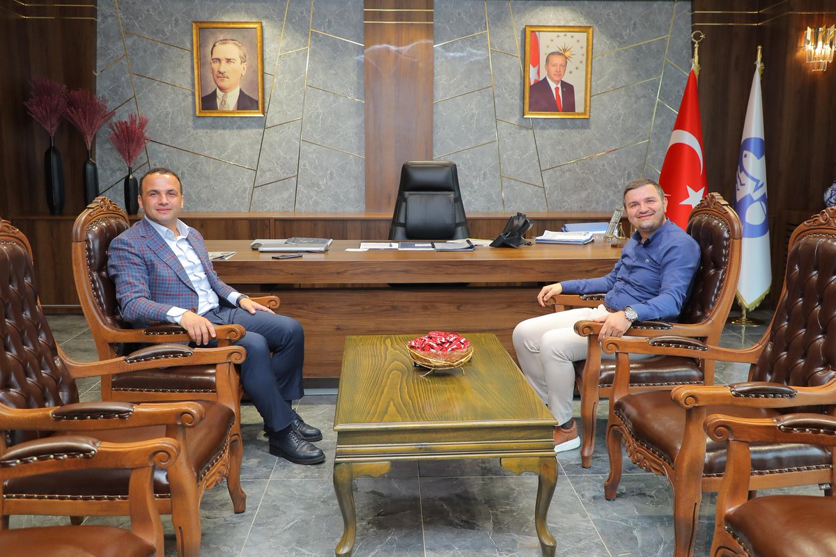 Trabzon 1. Ağır Ceza Mahkemesi Başkanı hemşehrimiz Sayın Engin Kır, Belediye Başkanımız Sayın İbrahim Etem Kibar’ı ziyaret ettiler.

Nazik ziyaretlerinden dolayı kendilerine teşekkür ederiz.