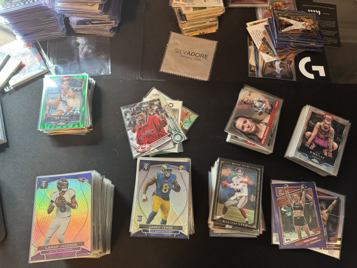 Just added well over 200+ cards to the sale inventory! Join me Thursday night at 8 PM EST! Cards starting at just 10¢‼️
Make some stacks, and check out all the sweet cards that will be available‼️