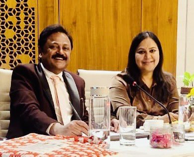 “सखी” यह शब्द जब किसी के सूने जीवन में रंग और उल्लास भर जाए, तभी सार्थक होता है। तुमने किया है 
<a href="/uzzwal_tiwari75/">Ambrosia</a> 🙏🏻💐🙏🏻 
अवतरण दिवस पर आभारी मन से शुभकामनाएँ तुमको।
बड़ी मत होना 💝😀💝
तुम्हारी सखी