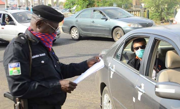 NigeriaStories's tweet image. BREAKING NEWS: Nigeria police officers have been authorized to start full enforcement of the vehicle tinted glass permit a week from today. Starting August 12, 2025 if you have a tinted car glass without a permit you get fined or arrested.