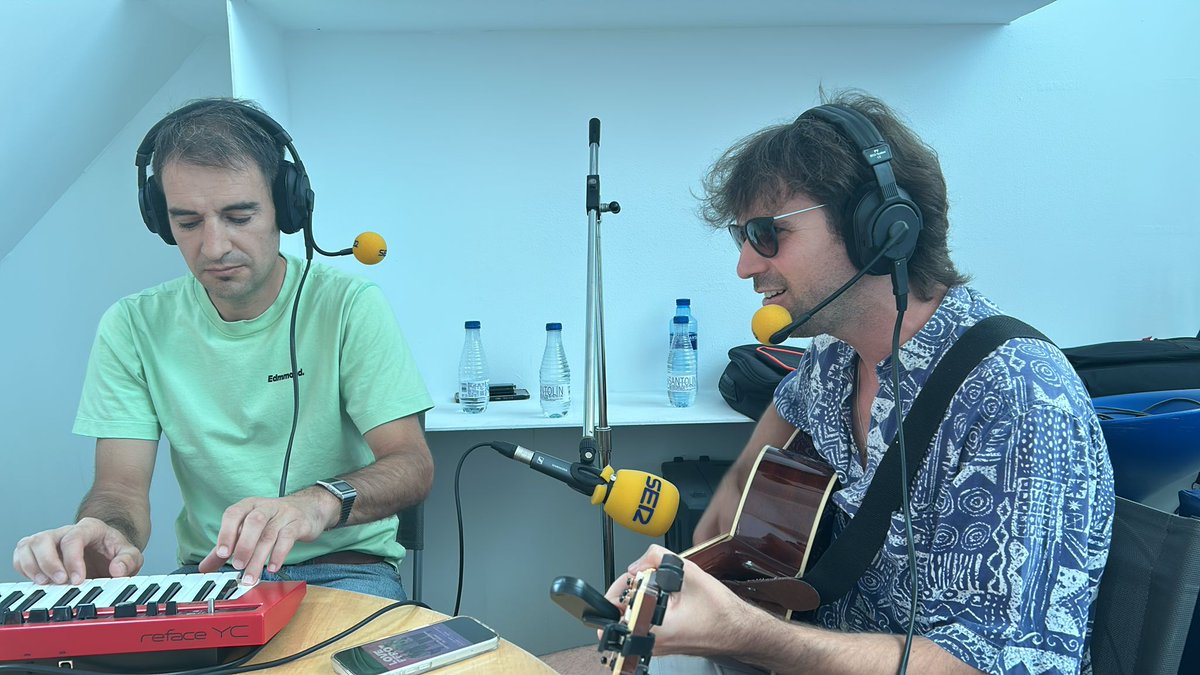 SER Deportivos Gijón (@serdepgijon) on Twitter photo 🔊 #PODCAST SER Deportivos Gijón (04/08/2025)
▶️cadenaser.com/audio/ser_gijo… vía <a href="/SER_Gijon/">SER Gijón</a>
📻 Primer programa desde el estand de <a href="/SER_Gijon/">SER Gijón</a> en <a href="/Feriasturias/">Feriasturias</a>, con la visita de Gerardo Ruiz y la música en directo de Love Feroz <a href="/Sergio_Guerre/">Sergio Guerrero</a> 🔊 #PODCAST SER Deportivos Gijón (04/08/2025)
▶️cadenaser.com/audio/ser_gijo… vía <a href="/SER_Gijon/">SER Gijón</a>
📻 Primer programa desde el estand de <a href="/SER_Gijon/">SER Gijón</a> en <a href="/Feriasturias/">Feriasturias</a>, con la visita de Gerardo Ruiz y la música en directo de Love Feroz <a href="/Sergio_Guerre/">Sergio Guerrero</a>