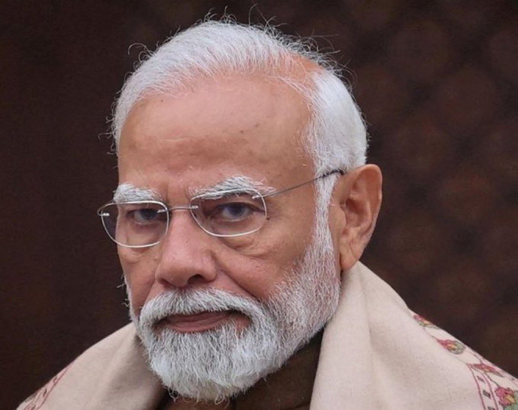 ترامب :

الهند لا تشتري كميات هائلة من النفط الروسي فحسب، بل تبيعه في السوق المفتوحة بأرباح طائلة سأرفع الرسوم الجمركية التي تدفعها الهند للولايات المتحدة بشكل كبير.