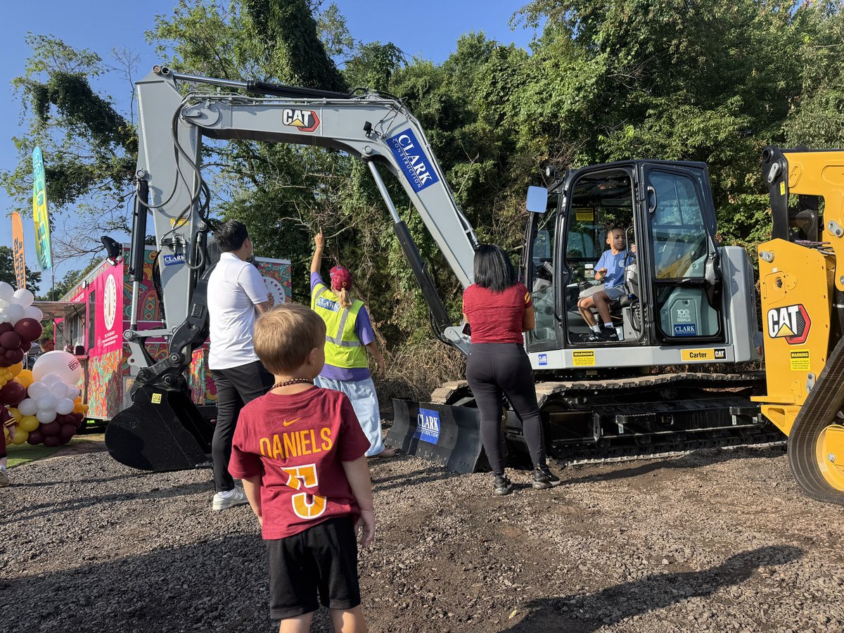 Clark Construction Group (@clarkbuilds) on Twitter photo Weβre blocking, tackling, and excavating at <a href="/Commanders/">Washington Commanders</a> Training Camp! π
Our Clark Construction team had an amazing two days supporting the Washington Commanders' training camp. We brought our "Construction Petting Zoo," including an excavator and front loader, giving kids and Weβre blocking, tackling, and excavating at <a href="/Commanders/">Washington Commanders</a> Training Camp! π
Our Clark Construction team had an amazing two days supporting the Washington Commanders' training camp. We brought our "Construction Petting Zoo," including an excavator and front loader, giving kids and