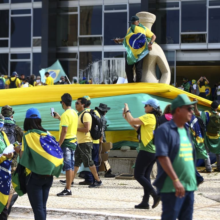 🚨 ⛓️ Novos documentos revelam que o STF criou uma força-tarefa secreta e ilegal, usando postagens de redes sociais de manifestantes não violentos do 8 de janeiro como justificativa para investigações e prisões.