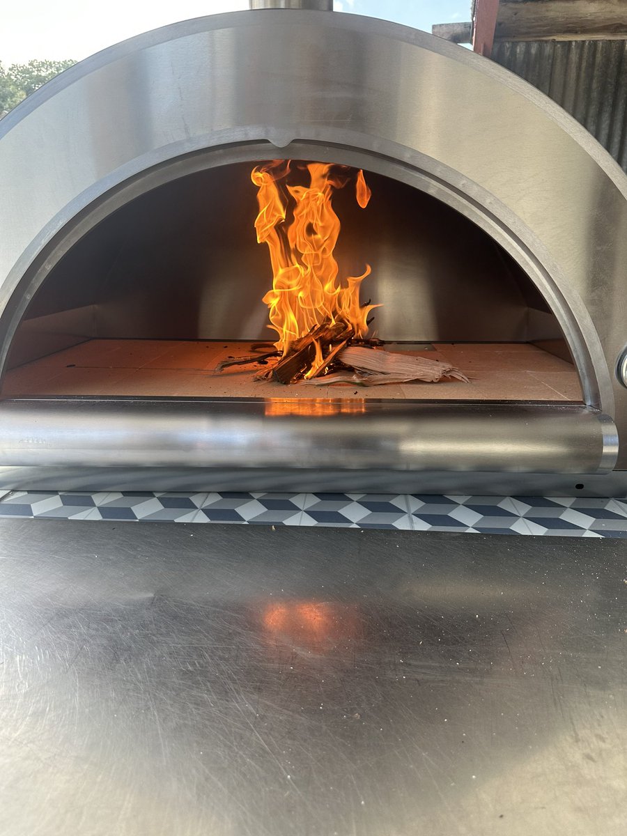 Latest conversion came out of the workshop today! This Beauty of a milk float can now sling pizzas! 🔥🍕