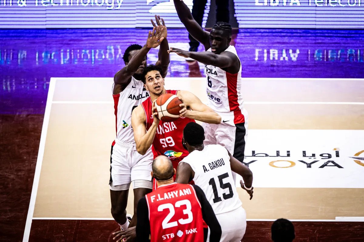 🏀 Fares Ochi con Túnez ha conquistado la 𝗺𝗲𝗱𝗮𝗹𝗹𝗮 𝗱𝗲 𝗽𝗹𝗮𝘁𝗮 🥈 en la Copa Árabe de Baréin, con un balance de 5-1 y siendo el máximo reboteador del equipo en tres partidos.

🙌 Mabrouk, <a href="/FaresOchi99/">Fares Ochi</a>! ¡Y ahora, a por el #AfroBasket!

<a href="/UEMC/">UEMC</a> #PucelaBasket