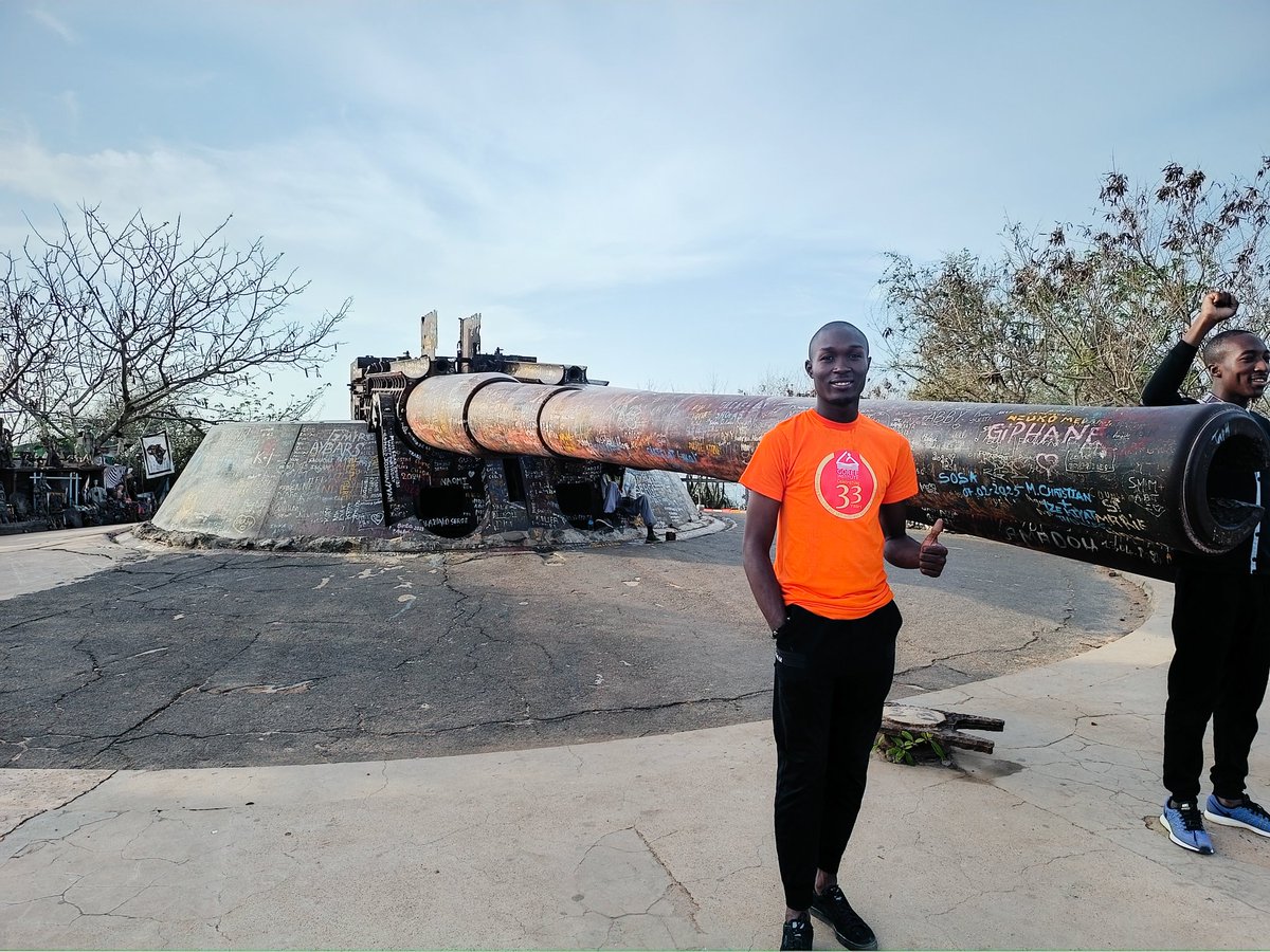 Gorée symbolise la mémoire de la traite négrière transatlantique. Elle rappelle l’histoire douloureuse de l’esclavage, tout en incarnant aujourd’hui un lieu de paix, de culture et de mémoire collective. Un devoir de mémoire 
#POD #Goree #PowerOfDialogue #Dakar #Niger