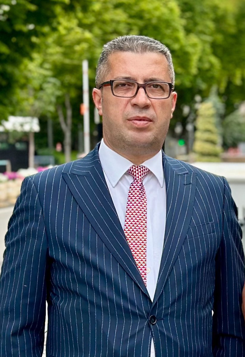 “Canım dostum, bu acı haberi alınca yüreğim parçalandı.il genel meclis başkanı Ali Akın çok iyi bir insandı. Rabbim onu cennetine alsın, mekanı nurla dolsun. ailesine sevenlerine  sabır versin