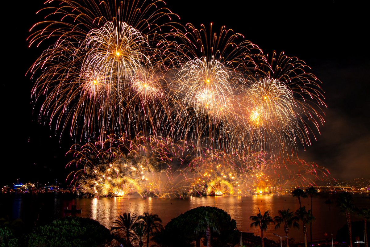 ๐ค๐๐ก๐๐๐๐๐๐ค (@slpcannes) on Twitter photo Petit rappel:
Demain soir 22h sera tirรฉ en baie de Cannes le quatriรจme feu dโartifice pour le Festival Dโart Pyrotechnique de cannes
Ces photos ont รฉtรฉ rรฉalisรฉes depuis le derniรจr รฉtage du <a href="/martinezhotel/">Hรดtel Martinez</a> en 2017
Belle soirรฉe
<a href="/Cannes_France/">Cannes, France</a> <a href="/villecannes/">Cannes</a> <a href="/VisitCotedazur/">Cรดte d'Azur France</a> Petit rappel:
Demain soir 22h sera tirรฉ en baie de Cannes le quatriรจme feu dโartifice pour le Festival Dโart Pyrotechnique de cannes
Ces photos ont รฉtรฉ rรฉalisรฉes depuis le derniรจr รฉtage du <a href="/martinezhotel/">Hรดtel Martinez</a> en 2017
Belle soirรฉe
<a href="/Cannes_France/">Cannes, France</a> <a href="/villecannes/">Cannes</a> <a href="/VisitCotedazur/">Cรดte d'Azur France</a>