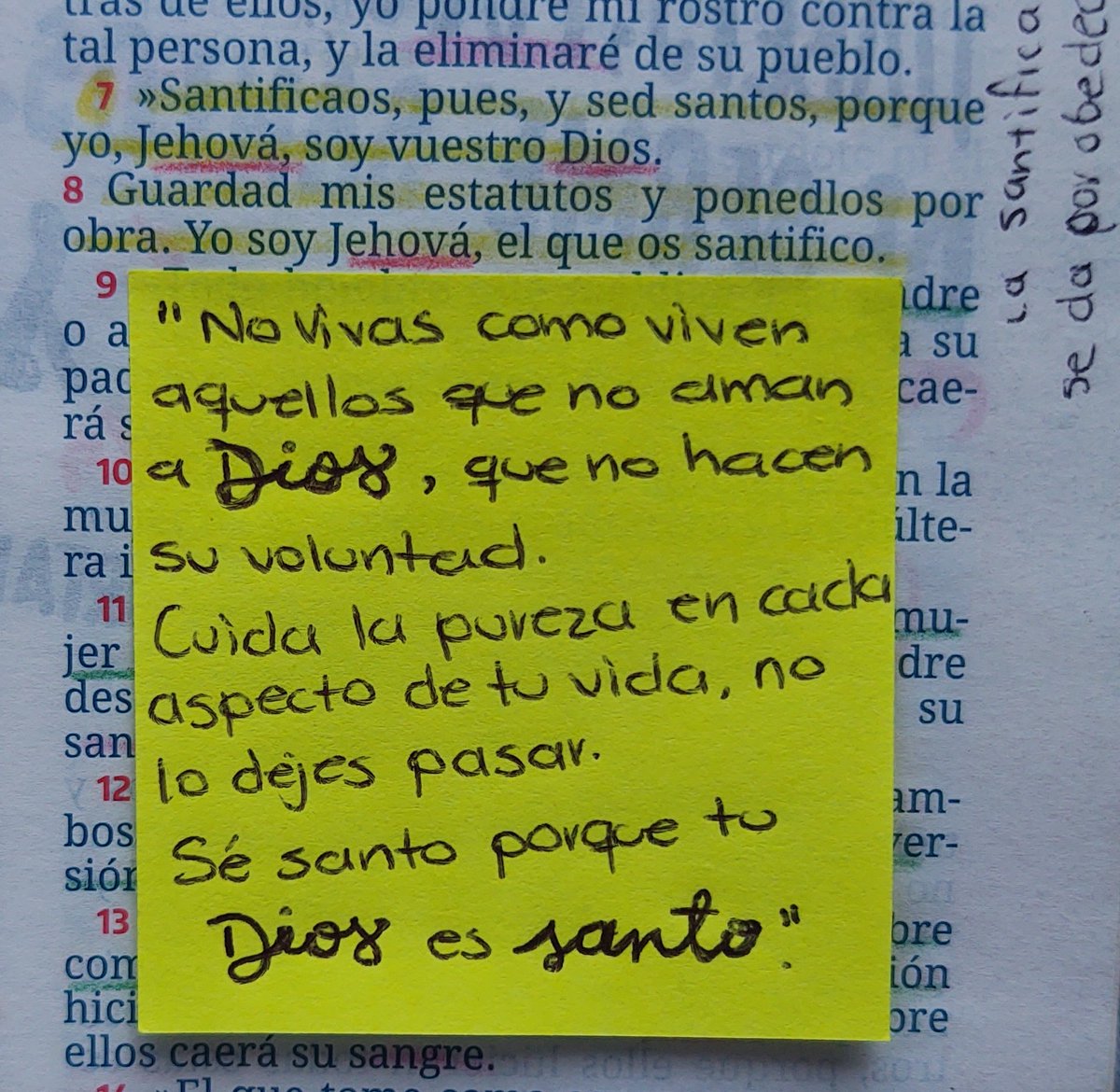 Levítico 20. Ser santo es ser apartado, ser elegido. Dios lo ha hecho con nosotros. La encomienda: santificarnos, ¿cómo? Obedeciendo sus mandamientos 🙌🏼🤍

#rpsp
#Notitas
