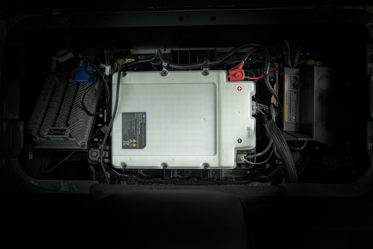 Onboard charging means power wherever you park.

Cushman ELiTE keeps you moving with less downtime. Plug in, power up, and get back to work. 

#Cushman #NeverBeOutworked