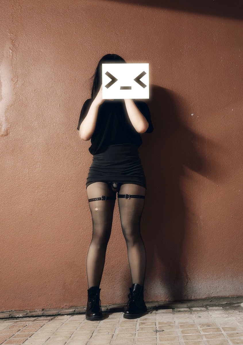 其实我喜欢女生但不敢喜欢女生，阳痿早泄的废物鸡吧根本满足不了她们。或许被人绑起来看着喜欢的女生在面前被人操，人格和自尊随着锁孔的精液流出才是我最终的归宿

#sissy #伪娘骚货 #伪娘 #露出 #母狗 ＃男娘
