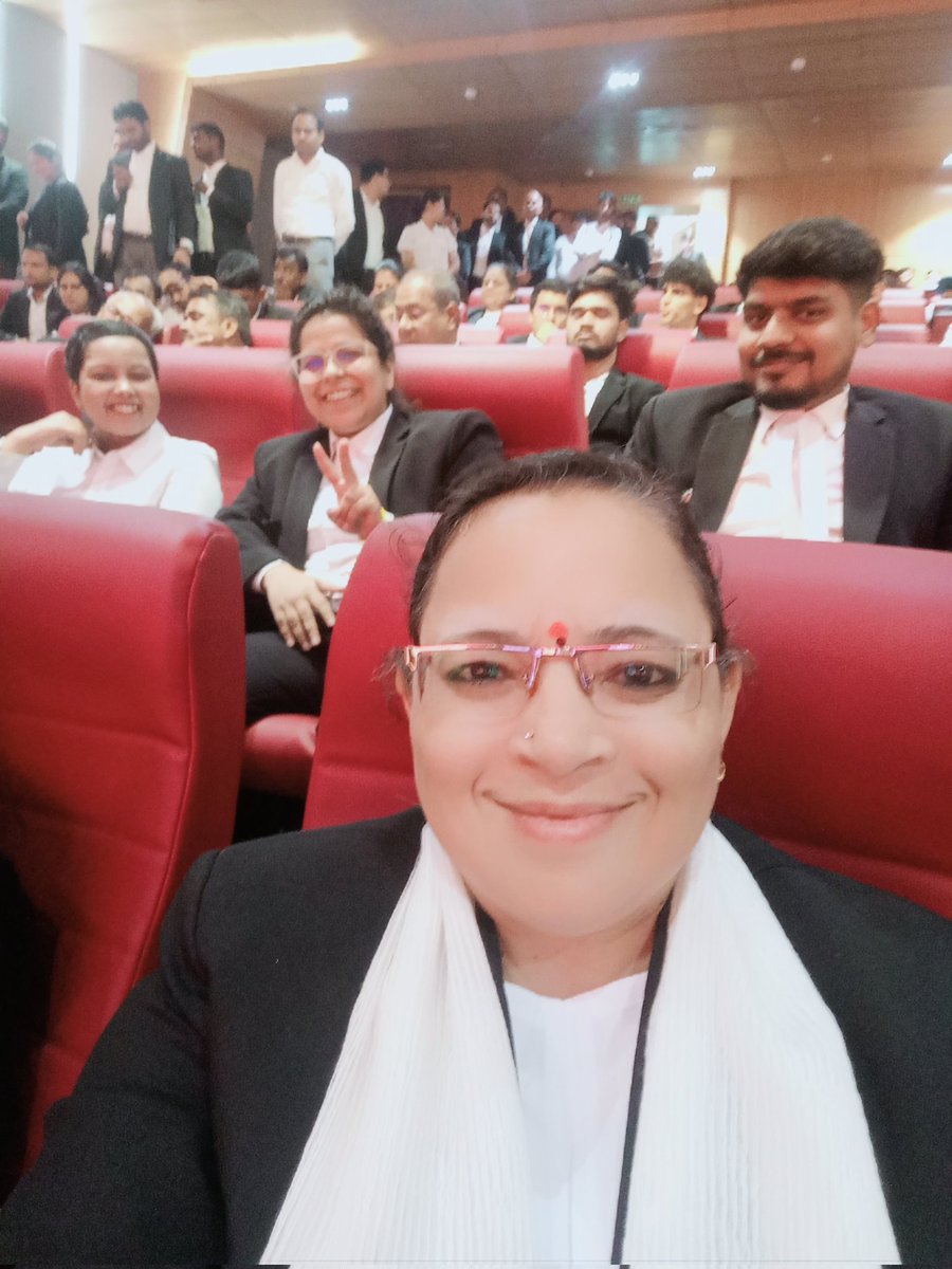 दिल्ली हाईकोर्ट बार एसोसिएशन द्वारा प्रेसिडेंट श्री एन हरिहरन  की अध्यक्षता में हाईकोर्ट ऑडिटोरियम में "द आर्ट ऑफ क्रॉस एक्जामिनेशन"विषय पर एक सेमिनार का आयोजन किया गया।मुख्य अतिथि दिल्ली हाईकोर्ट के मुख्य न्यायाधीश श्री देवेन्द्र कुमार उपाध्याय,न्यायाधीश श्री गिरीश कठपालिया थे!