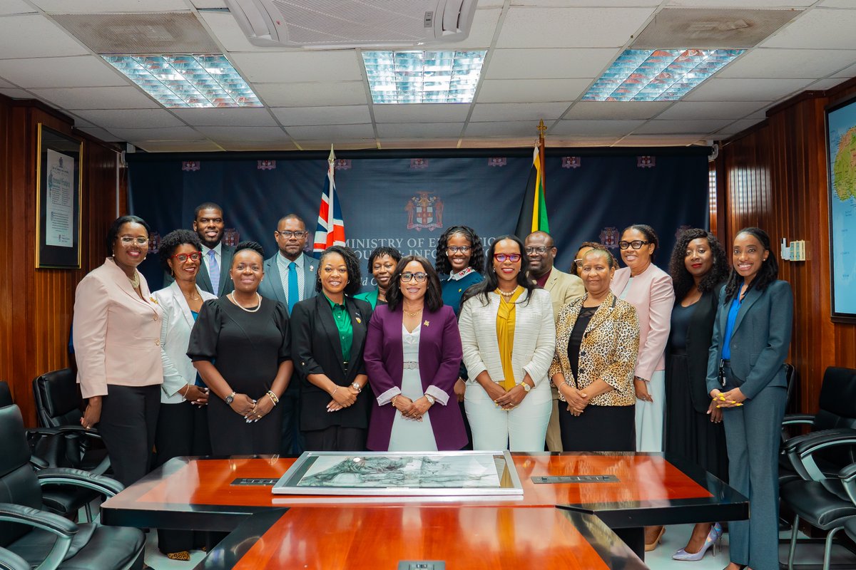 MOEYJamaica's tweet image. The Ministry of Education, Skills, Youth and Information was honoured to host a courtesy call with representatives from the Turks and Caicos Islands, marking a valuable exchange of ideas on education policy, innovation, and regional collaboration.

#MOESYI #CourtesyCall