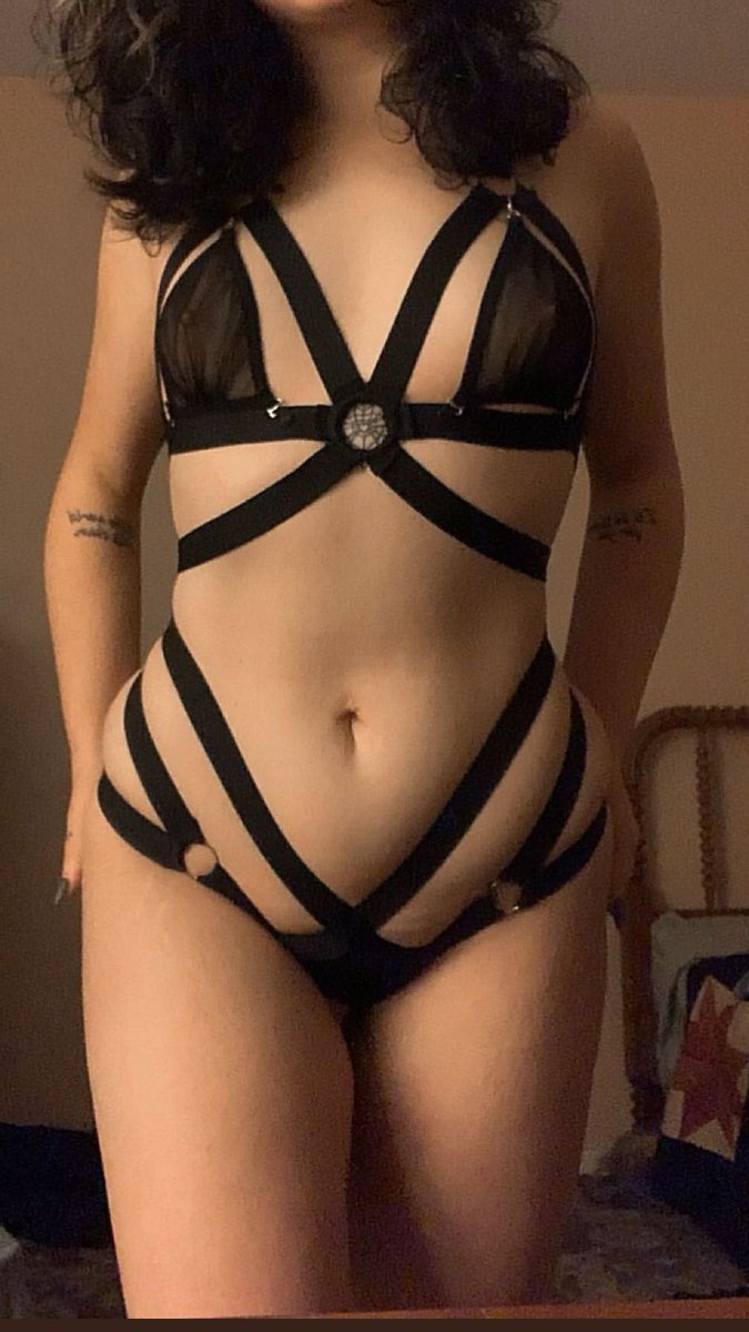 Rayneyluvs's tweet image. 🌀u wanna click the link in my bio so 
bad🌀