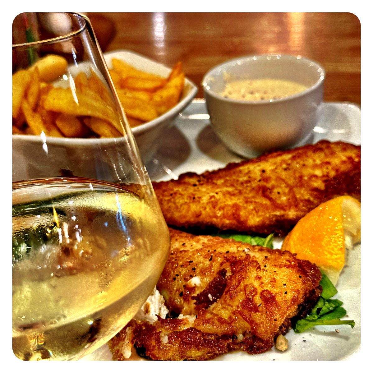 Greg Sherwood MW (@gregsherwoodmw) on Twitter photo Ending my South Africa trip on a high with a bottle of <a href="/creationwines/">Carolyn Martin</a> Sauvignon Blanc and a delicious Hake and chips in Cape Town. 🐟 Deliciously vibrant and fresh with that sublime crystalline purity of the Cape South Coast. 🥰🍷🇿🇦 Ending my South Africa trip on a high with a bottle of <a href="/creationwines/">Carolyn Martin</a> Sauvignon Blanc and a delicious Hake and chips in Cape Town. 🐟 Deliciously vibrant and fresh with that sublime crystalline purity of the Cape South Coast. 🥰🍷🇿🇦