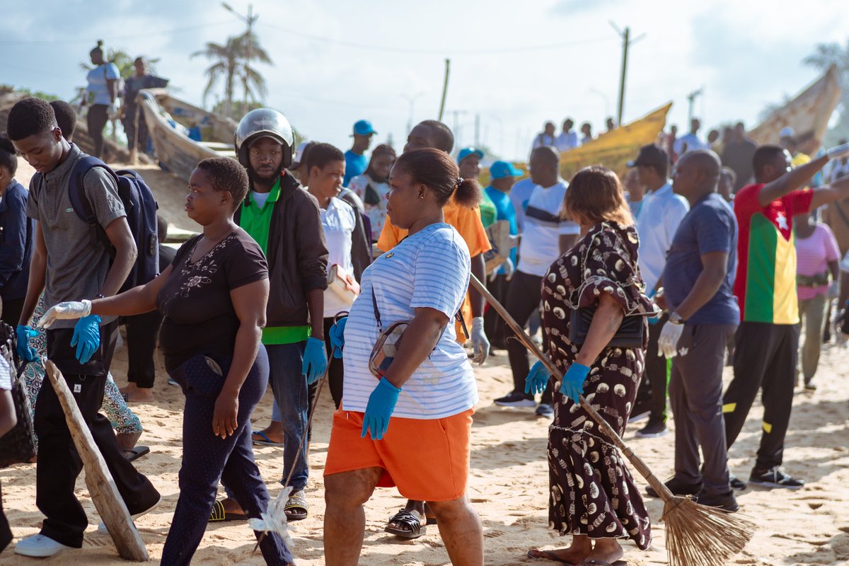 🔹 Madame le Ministre, Secrétaire générale de la Présidence du Conseil, <a href="/SandraA_JOHNSON/">Sandra ABLAMBA JOHNSON</a>
🔹 Monsieur le Ministre délégué auprès du Ministre du Développement à la Base, de l’Inclusion Financière, de la Jeunesse et de l’Emploi des Jeunes, <a href="/Fahd_Fofana/">Dr Abdul Fahd FOFANA</a>