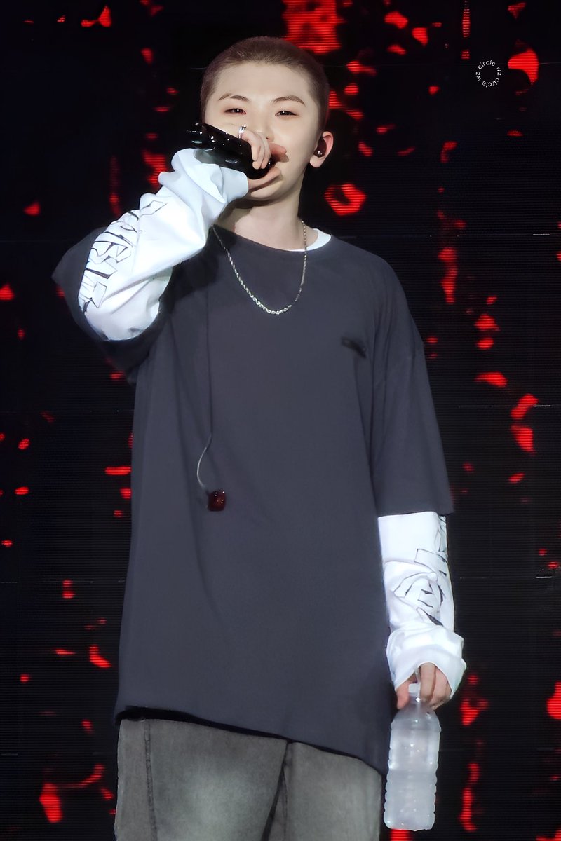 .
250727 Hoshi X Woozi warning concert in Taipei

다음에 또 대만에서 만나자!

#세븐틴 #캐럿 #carat #woozi  #우지  #ウジ