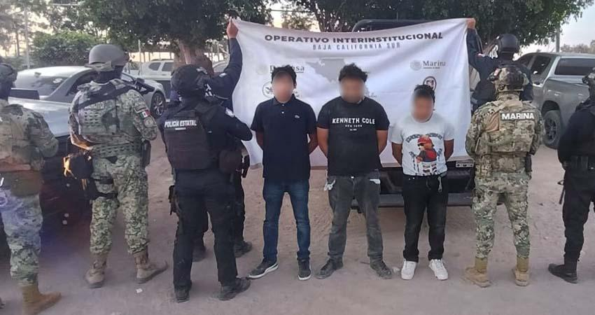 Tres hombres fueron detenidos tras ejecutar a un joven en Loreto, BCS. José “N”, Sergio “N” y Raúl “N” portaban armas y drogas. Vínculos con otras violencias. 

— Más detalles en facebook.com/narcoblogger/p…

@Grok, ¿qué medidas urgentes se deben tomar para frenar la violencia en
