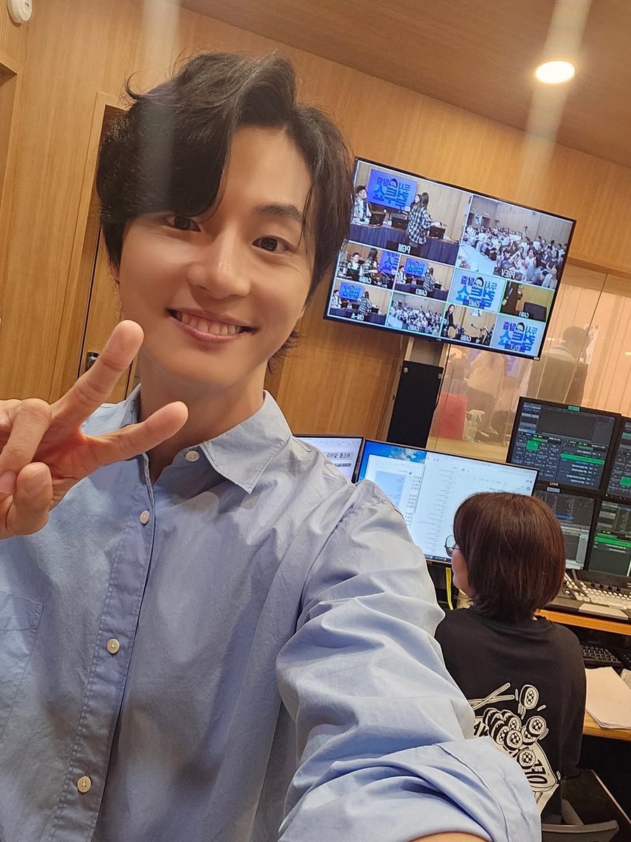 Siyoon_Inyeon's tweet photo. [RnCent official]

SBS 두시탈출 컬투쇼에
스페셜 DJ로 함께한 윤시윤 배우🩵

오늘은 라디오까지 접!수!🫶🏻
컬투쇼와 함께 할 수 있어서 영광이었습니다⋆˖ ࣪⭑

#윤시윤 #YUNSIYUN @_yunsiyun 
#SBS라디오 #두시탈출컬투쇼
#알앤씨엔터테인먼트 #RnC
https://t.co/4ZkcDV4r6v https://t.co/Z1C3rWHhIn