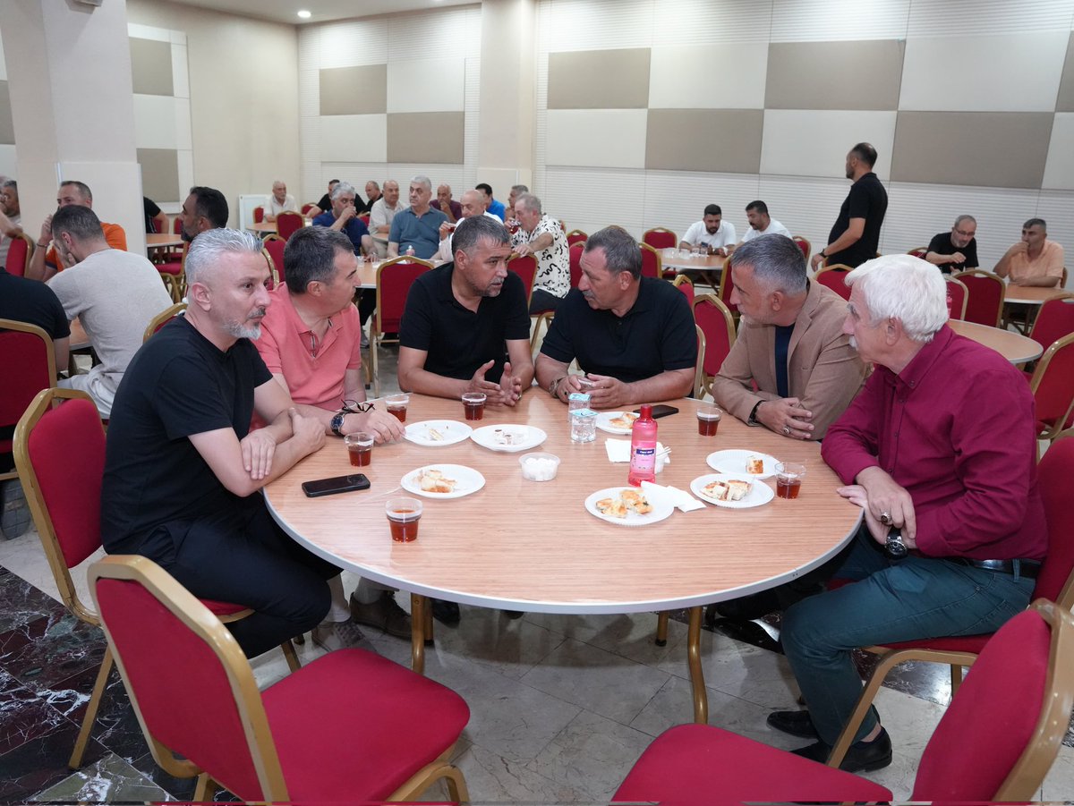 İl Başkanımız Sn. Alparslan Doğan'a, ebediyete irtihal eden kardeşi merhume Songül Akgün için taziye ziyaretinde bulunduk.

Merhumeye Allah'tan rahmet, ailesine sabır ve başsağlığı diliyorum. Rabbim mekanını cennet eylesin.