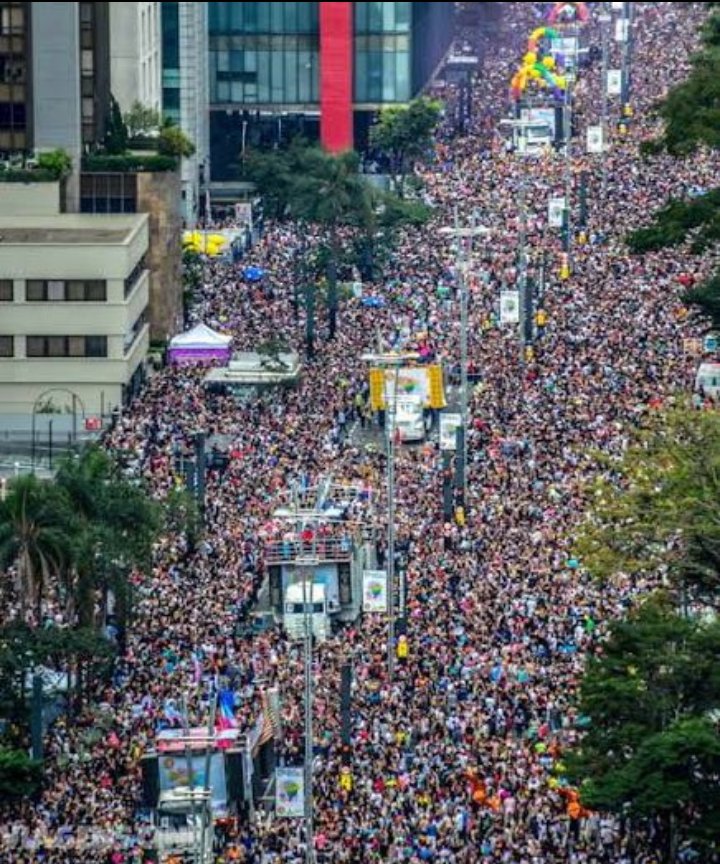 JessiqueOfc's tweet photo. "Por que na parada gay tinha 4 milhões de pessoas e no ato de ontem só 40mil?"

É que na parada gay eles contam a pessoa + o número de gêneros com os quais ela se identifica 🌈
#estudem https://t.co/vdFas0CrEV