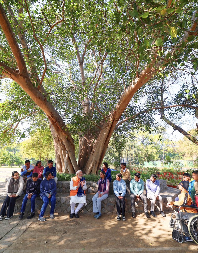 BRNishadBJP's tweet photo. 'परीक्षा पे चर्चा' ने बनाया वर्ल्ड रिकॉर्ड!
अत्यंत हर्ष का विषय है कि परीक्षा पे चर्चा 2025 ने 3.53 करोड़ से अधिक रजिस्ट्रेशन और टेलीविजन पर 21 करोड़ से अधिक व्यूअरशिप के साथ गिनीज बुक ऑफ वर्ल्ड रिकॉर्ड स्थापित किया है।
#PPC25
#parikshaPeCharcha https://t.co/ddFOzkAzrB