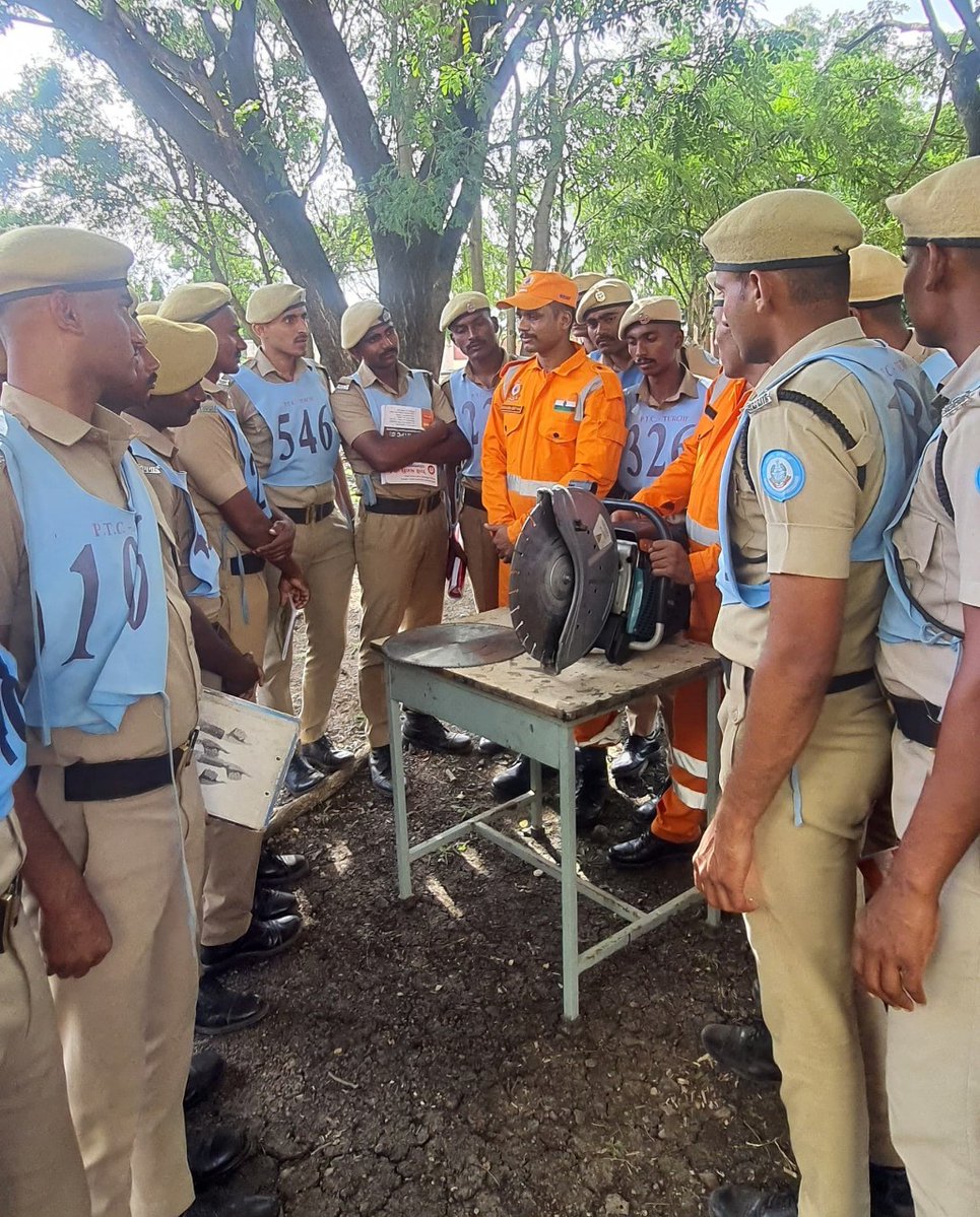 5 NDRF PUNE (@5ndrf) on Twitter photo Team 05Bn NDRF
🔸 Conducted Community Awareness Programme.
🔸 Venue: Police Training Centre Turchi, Teh-Tasgaon, Sangli (MH)
🔸Participants: PI, API, Students and staff
#BePrepared #BeSafe
#NDRF4U🇮🇳
<a href="/NDRFHQ/">NDRF India I राष्ट्रीय आपदा मोचन बल 🇮🇳</a> Team 05Bn NDRF
🔸 Conducted Community Awareness Programme.
🔸 Venue: Police Training Centre Turchi, Teh-Tasgaon, Sangli (MH)
🔸Participants: PI, API, Students and staff
#BePrepared #BeSafe
#NDRF4U🇮🇳
<a href="/NDRFHQ/">NDRF India I राष्ट्रीय आपदा मोचन बल 🇮🇳</a>