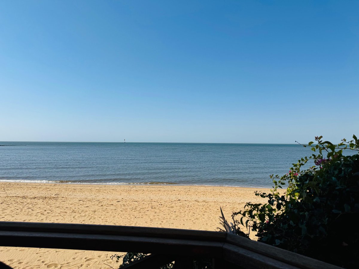 The UK is proud to stand with Mozambique in celebrating the first-ever Marine Protected Areas Day 🌊.
Protecting our ocean is a shared global responsibility. Let’s work together to ensure a healthy &amp; thriving ocean for future generations.#MPADay #LetsTalkMPAs #GoFarGoTogether🇬🇧🇲🇿