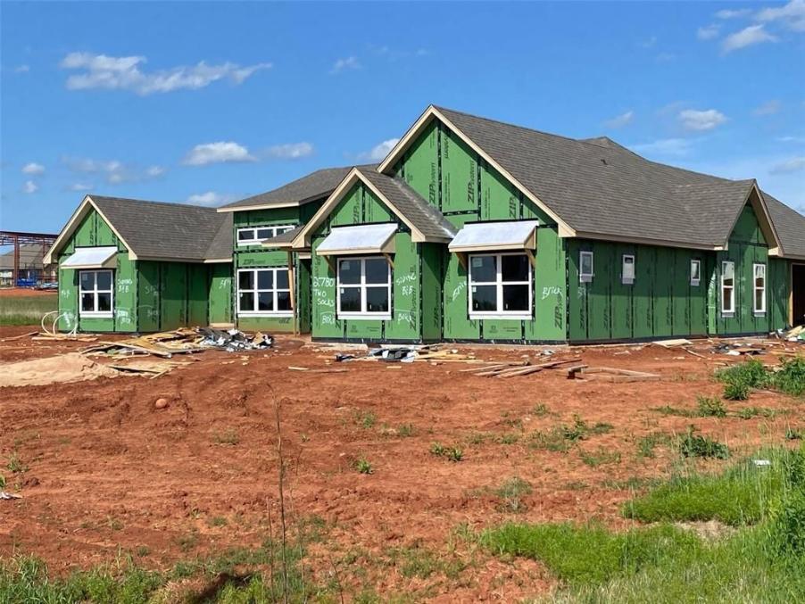 WyattPoindexter's tweet image. 2980 Two Socks Run | Guthrie, OK
Coldwater Creek quality, golf course views, and flexible living space—all on one level.
Listed by Kasey Reyes – The Agency Oklahoma
#2980TwoSocksRun #ColdwaterCreekHomes