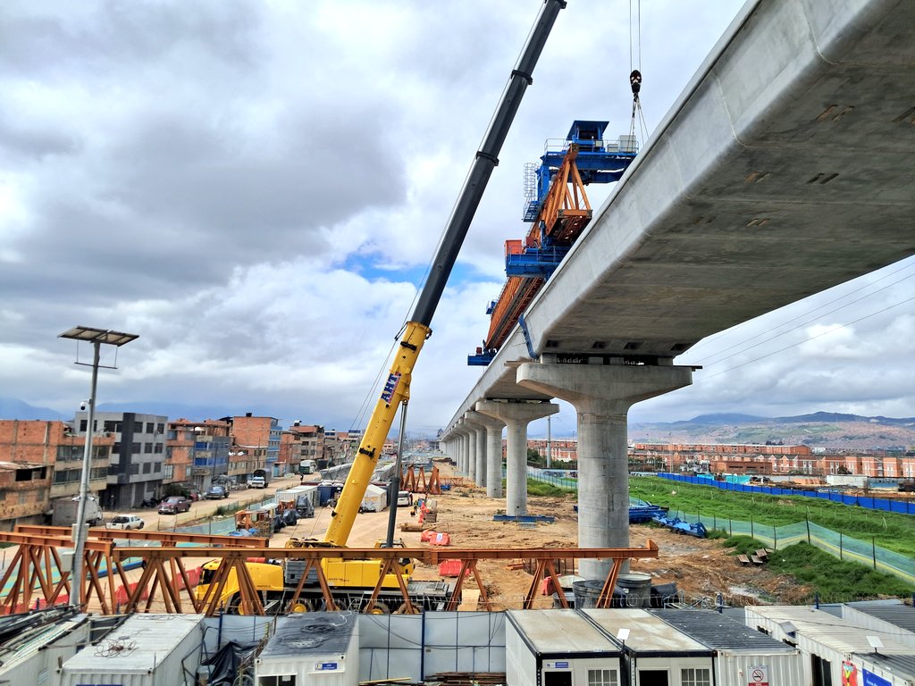 Dario Hidalgo Guerrero 🇨🇴 (@dhidalgo65) on Twitter photo Algunos consideran que es malo hacer troncales <a href="/TransMilenio/">TransMilenio</a> y L1 elevada <a href="/MetroBogota/">Metro de Bogotá</a>🤷🏻♂️
Van a reducir tiempos de viaje, emisiones contaminantes y siniestros viales 👍
Es mejor una ciudad en construcción 🚧 que en discusión 🗣
<a href="/EnriquePenalosa/">Enrique Peñalosa</a> <a href="/ClaudiaLopez/">Claudia López Hernández</a> <a href="/CarlosFGalan/">Carlos F. Galán</a> Algunos consideran que es malo hacer troncales <a href="/TransMilenio/">TransMilenio</a> y L1 elevada <a href="/MetroBogota/">Metro de Bogotá</a>🤷🏻♂️
Van a reducir tiempos de viaje, emisiones contaminantes y siniestros viales 👍
Es mejor una ciudad en construcción 🚧 que en discusión 🗣
<a href="/EnriquePenalosa/">Enrique Peñalosa</a> <a href="/ClaudiaLopez/">Claudia López Hernández</a> <a href="/CarlosFGalan/">Carlos F. Galán</a>
