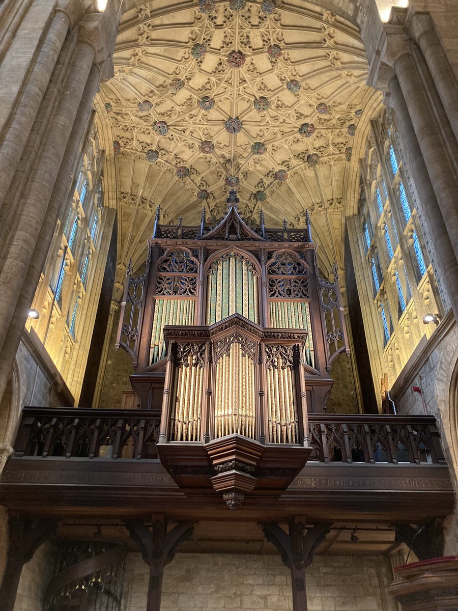 The tour of the 🏴󠁧󠁢󠁥󠁮󠁧󠁿 South Coast continues: Inspiring visit to #SherborneAbbey #Dorset one England’s most beautiful parish churches, founded by St. Aldhelm in AD 705 ⛪️
