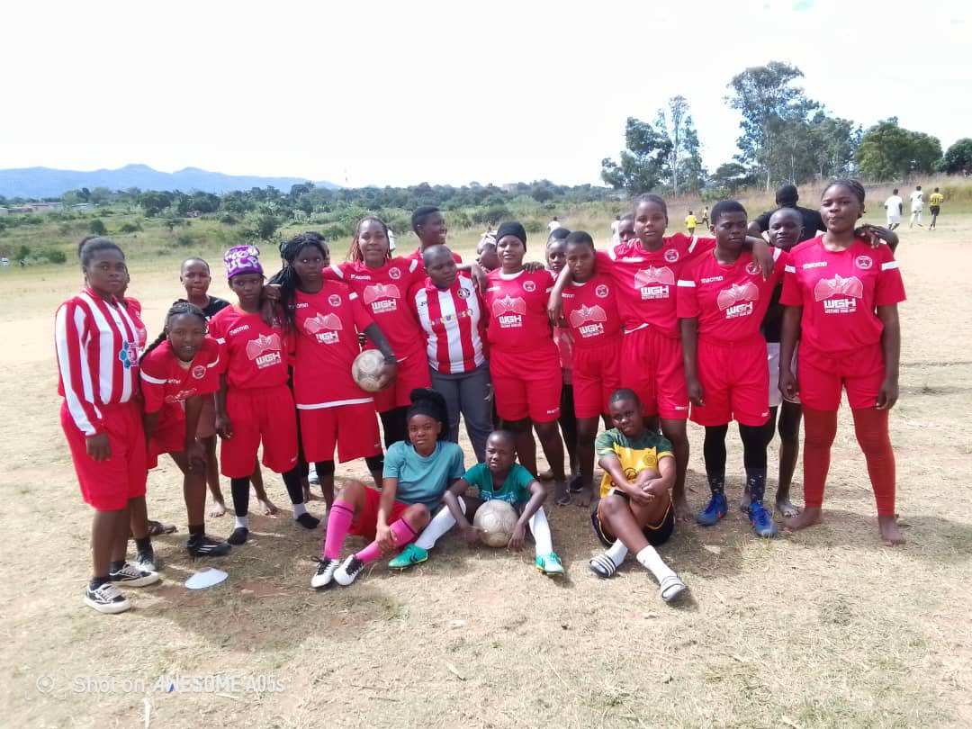 KitAid (@kitaid) on Twitter photo Lovely to see kit donated by <a href="/faringdontownfc/">Faringdon Town FC</a> bringing smiles to boys and girls at #Mutarw #zimbabwe
<a href="/GRFootball/">Grassroots Football #grassrootsfootball</a> <a href="/Grassrootsmag2/">Grassroots Magazine</a> Lovely to see kit donated by <a href="/faringdontownfc/">Faringdon Town FC</a> bringing smiles to boys and girls at #Mutarw #zimbabwe
<a href="/GRFootball/">Grassroots Football #grassrootsfootball</a> <a href="/Grassrootsmag2/">Grassroots Magazine</a>