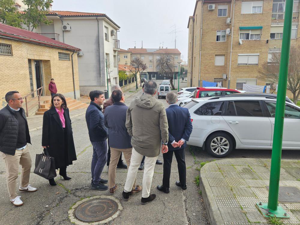 Infraestructuras, Transporte y Vivienda (@infra_ext) on Twitter photo La <a href="/Junta_Ex/">Junta de Extremadura</a> invertirá 3 millones de euros en rehabilitar 112 viviendas del barrio La Marcha Verde en Navalmoral de la Mata
ℹ️Más información: juntaex.es/w/rehabilitar-… La <a href="/Junta_Ex/">Junta de Extremadura</a> invertirá 3 millones de euros en rehabilitar 112 viviendas del barrio La Marcha Verde en Navalmoral de la Mata
ℹ️Más información: juntaex.es/w/rehabilitar-…