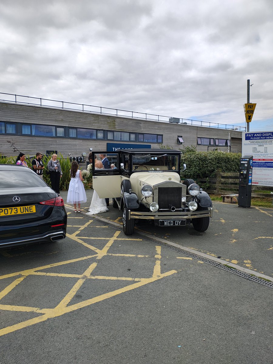 One of our Imperial Viscount Landaulette wedding cars waiting outside The Bakehouse in Waterloo Liverpool  #wedding #cars #liverpool #vintage #thelakehouse  barringtonscars.co.uk