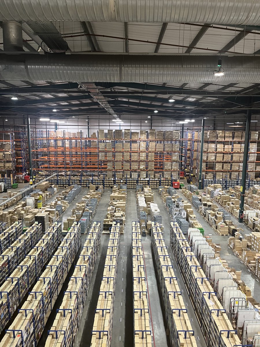 ERALTD's tweet image. Today we visited ERA member @LasgoMedia in Norwich today - and wow, their warehouse is something else.

Nearly 11 miles of racking filled with physical media, run by a team that really cares.

Huge thanks to the Lasgo team for hosting! !🤝

#Lasgo #PhysicalMedia #MusicIndustry