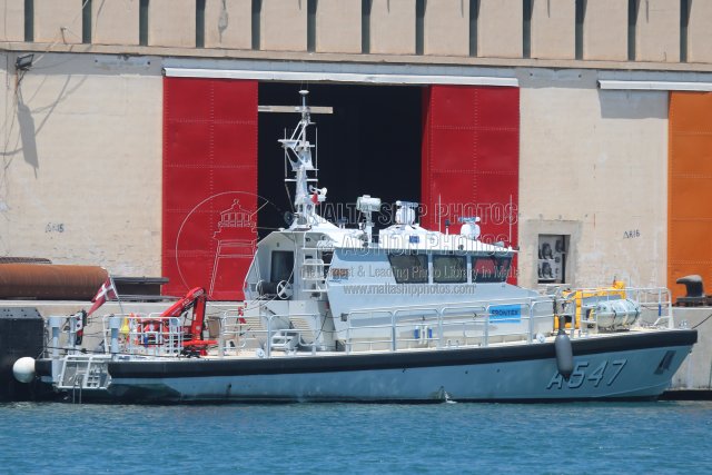 Shipguru's tweet photo. #danishhomeguard #watercraftP2000 #patrolcraft #HJV_HUGIN A 547 #berthed at #grandharbourmalta - 03.08.2025 - https://t.co/nfgboxc3g3 - NO PHOTOS can be used or manipulated without our permission @Frontex @WorldofWarships @WarshipsIFR @DramaWarship https://t.co/L5Xa0ZN7Lc