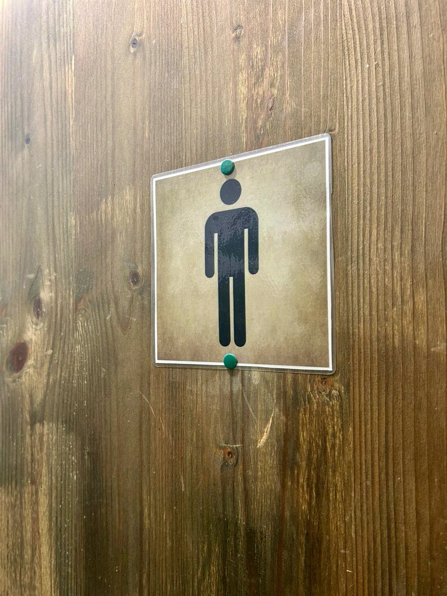 Me envía L. (grazie mille!) la mayor genialidad en #PictoAseosConfusos. Una maravillosa combinación aleatoria de textos e iconos 🤯
El mayor atentado contra la #AccesibilidadCognitiva es decir a la vez una cosa y la contraria.
Traduzco del italiano (pinchando ALT)