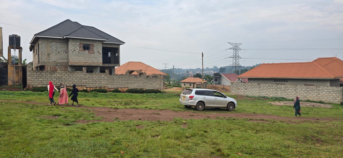 🔥 Quick sell at Nansana-Kayunga!  
✔️ 50x100ft  
✔️ 1km off highway  
✔️ 200m from Kasengejje–Matuga  
✔️ UGX 47M – title ready  
Perfect for rentals, apartments or your forever home.  
Call 0765237329 for details and inspection!  

Uganda cranes