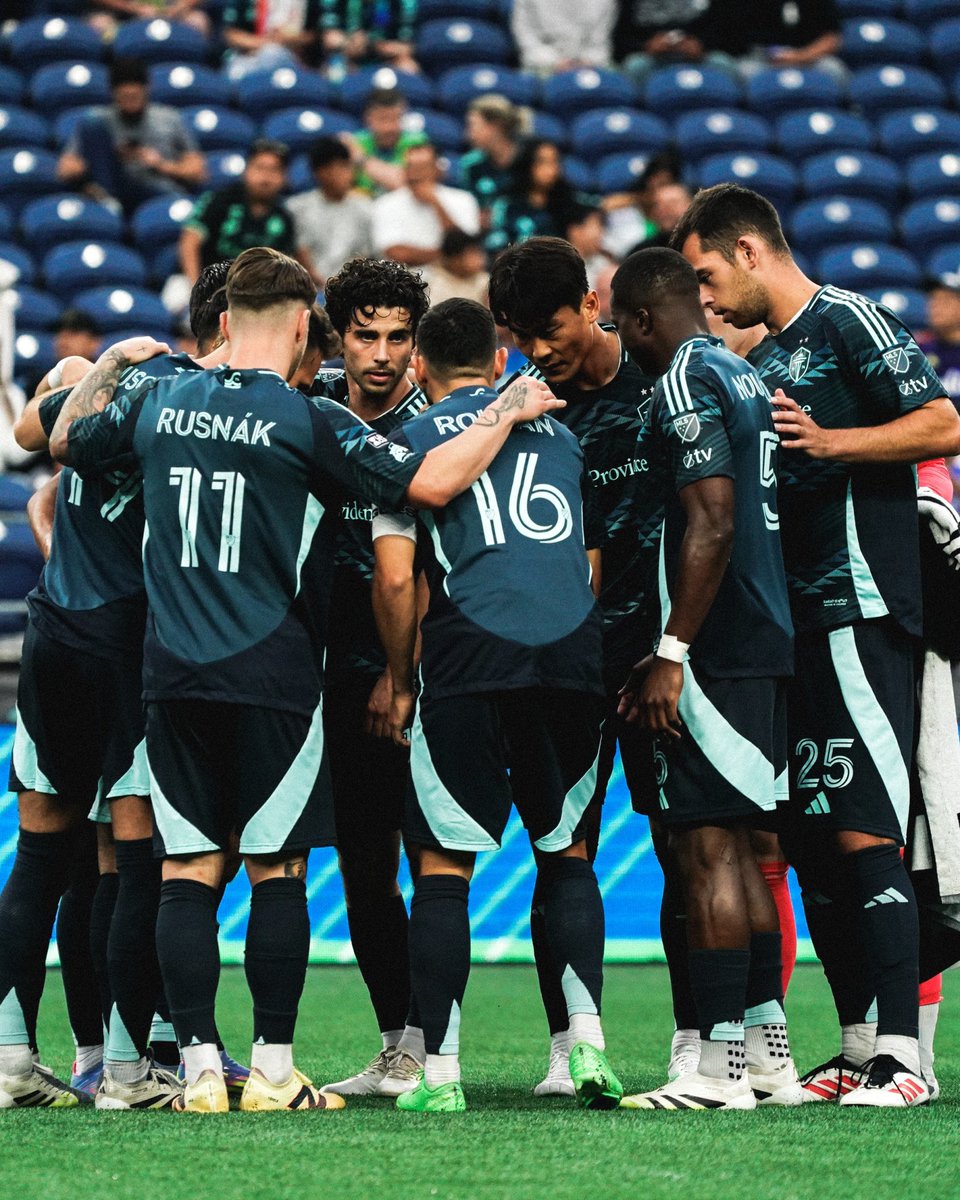 Seattle stays perfect. 💪⚽️ Sounders FC edged out Santos Laguna 2-1 at Lumen Field, knocking them out of the Leagues Cup and climbing to the top of the MLS table heading into the final match of Phase One.
-
-
#Sounders #LeaguesCup #MLS #soccer #soccerlife #SoccerPlayer #futpost