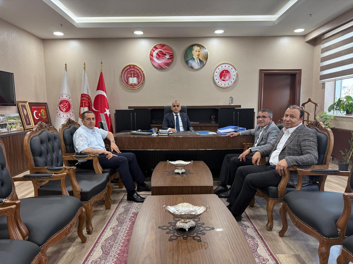VANOSB (@osbvan) on Twitter photo YÖNETİM KURULU BAŞKANIMIZ SN:MEMET ASLAN; YÖNETİM KURULU ÜYELERİMİZ İLE BERABER VAN CUMHURİYET BAŞSAVCISI SN:OSMAN KARA'YI MAKAMINDA ZİYARET ETTİLER.
<a href="/adalet_bakanlik/">T.C. Adalet Bakanlığı</a>
<a href="/TCSanayi/">Sanayi ve Teknoloji Bakanlığı</a>
<a href="/Osbuk_org/">Organize Sanayi Bölgeleri Üst Kuruluşu</a>
<a href="/memetaslanOSB/">Memet Aslan</a>
<a href="/YasarSen30/">Yaşar Şen</a>
<a href="/beysangid/">Veliözbey</a>
<a href="/yunus_mirun/">Yunus İnan</a>
<a href="/FeyatGultepe/">FEYAT GÜLTEPE</a> YÖNETİM KURULU BAŞKANIMIZ SN:MEMET ASLAN; YÖNETİM KURULU ÜYELERİMİZ İLE BERABER VAN CUMHURİYET BAŞSAVCISI SN:OSMAN KARA'YI MAKAMINDA ZİYARET ETTİLER.
<a href="/adalet_bakanlik/">T.C. Adalet Bakanlığı</a>
<a href="/TCSanayi/">Sanayi ve Teknoloji Bakanlığı</a>
<a href="/Osbuk_org/">Organize Sanayi Bölgeleri Üst Kuruluşu</a>
<a href="/memetaslanOSB/">Memet Aslan</a>
<a href="/YasarSen30/">Yaşar Şen</a>
<a href="/beysangid/">Veliözbey</a>
<a href="/yunus_mirun/">Yunus İnan</a>
<a href="/FeyatGultepe/">FEYAT GÜLTEPE</a>