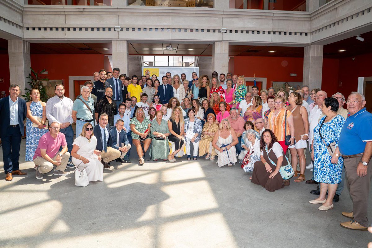 francano_'s tweet image. @pedro_casares nuevo delegado del Gobierno de España en Cantabria compromete la institución para ser la mayor defensora de lo público, y ofrece un gran pacto social y político por la vivienda, necesidad urgente para la juventud y en general, para todos los cántabros.