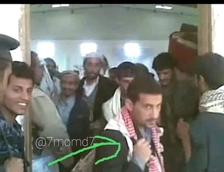 صورة للناعق يحيى صريع عام 2010 عند خروجه من السجن.
لم يكونوا سوى مساجين صعاليك طراطير، ولصوص، وإرهابيين.

وتخيلوا…  من هم على شاكلته، خريجو السجون، أصبحوا اليوم من يحكمون صنعاء!
كارثة بكل المقاييس