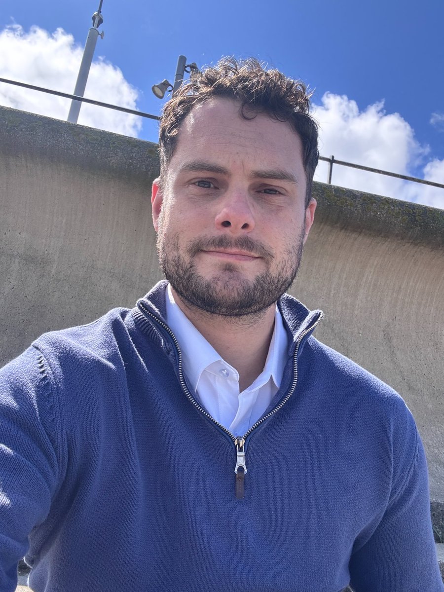 Sunning myself on the seafront ☀️ 🌊